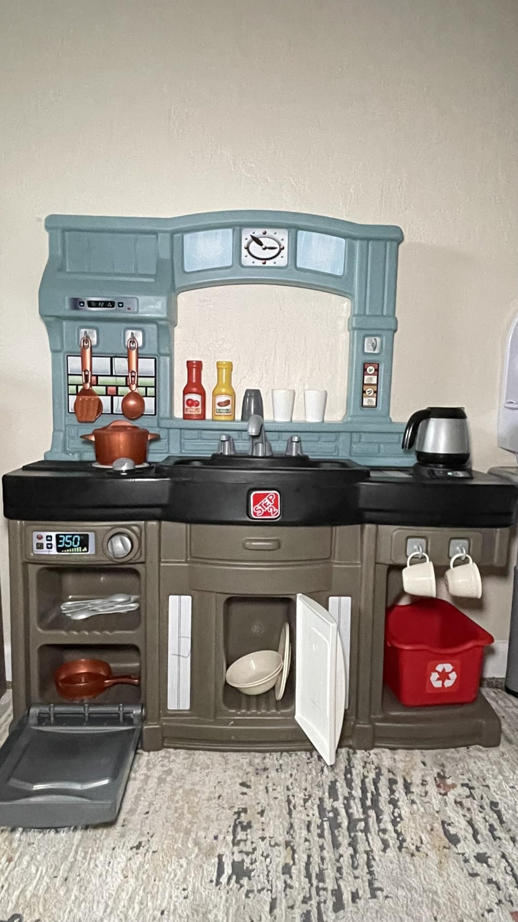 Step2 Best Chefs Kids Kitchen Playset, Indoor/Outdoor Kitchenette, Interactive Play with Lights and Sounds, Made of Durable Plastic, Includes 25 Piece Toy Accessories, For Toddlers 2+ Years Old customer photo 1