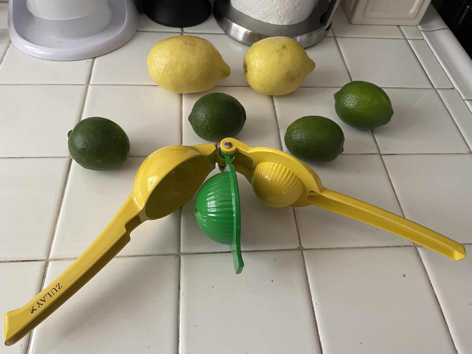 Zulay Metal 2-In-1 Lemon Squeezer Manual - Sturdy, Max Extraction Hand Juicer Lemon Squeezer Gets Every Last Drop - Easy to Clean & Use Citrus Juicer-Yellow/Green customer photo 1