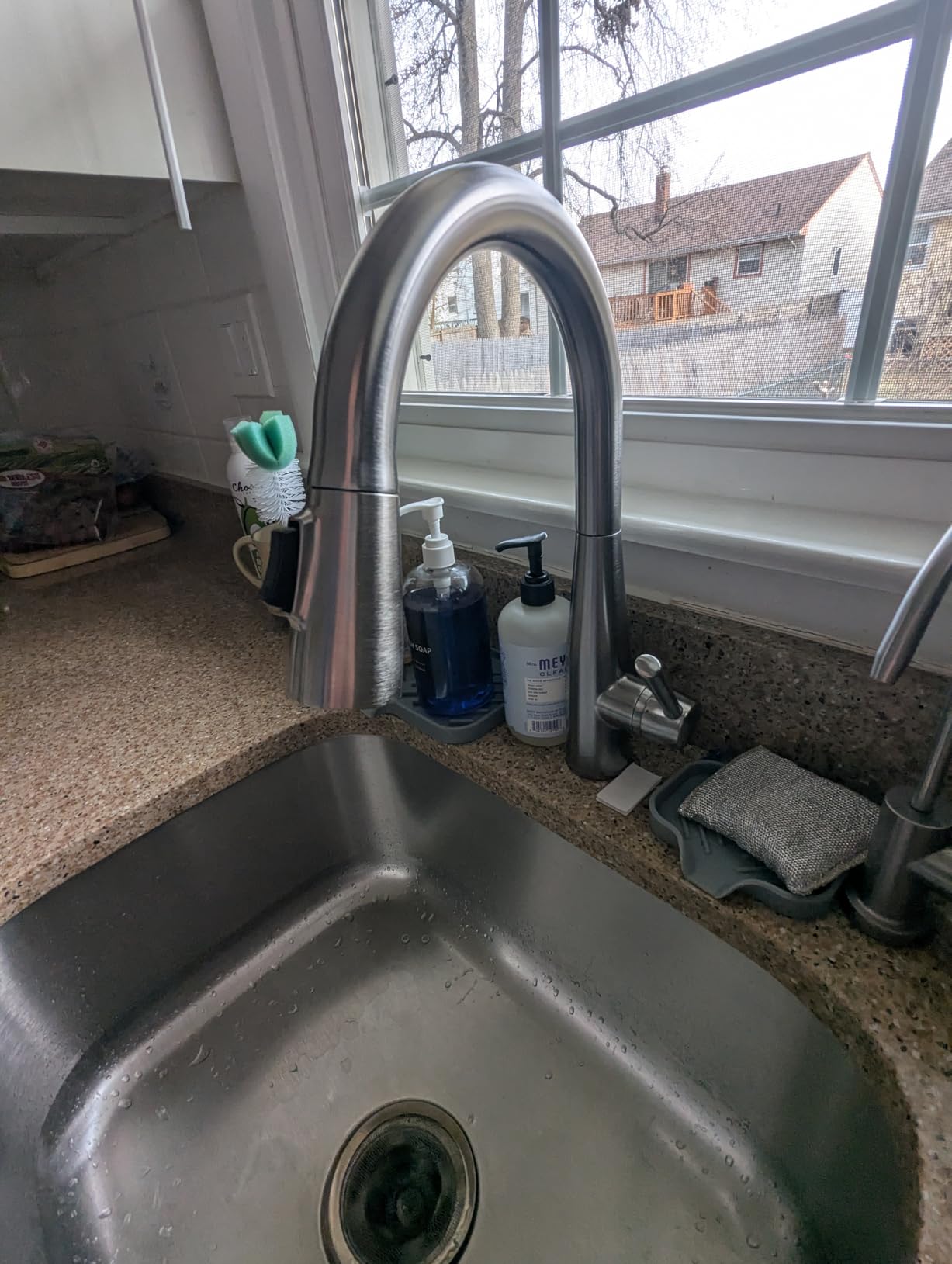 Delta Essa Brushed Nickel Kitchen Faucet with Pull Down Sprayer, Modern Single Hole Kitchen Sink Faucet, Single Handle, Arctic Stainless 9113-AR-DST customer photo 2