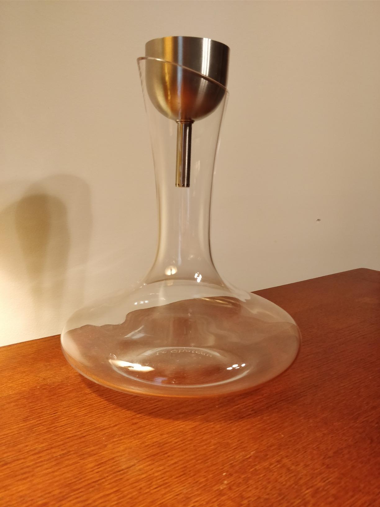 Le Chateau Large Elegant Crystal Wine Decanter with Built-in Aerator customer photo 1