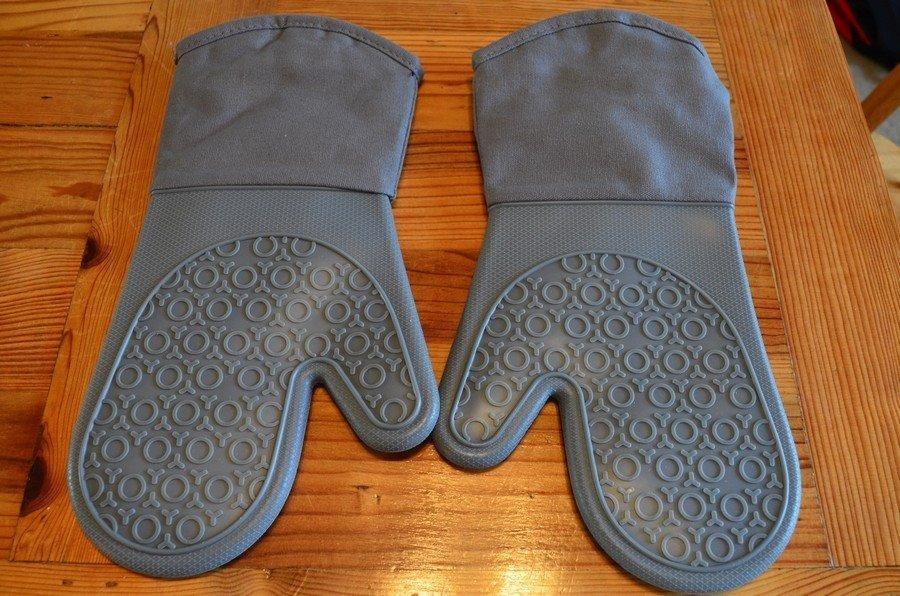 BPA-Free Silicone Oven Mitts Ultra Heat Resistant up to 500°F - Oven Mitts with Thick Cotton Liner - Long Slip Resistant Pot Holders, Flexible Oven Gloves - Black 13.7