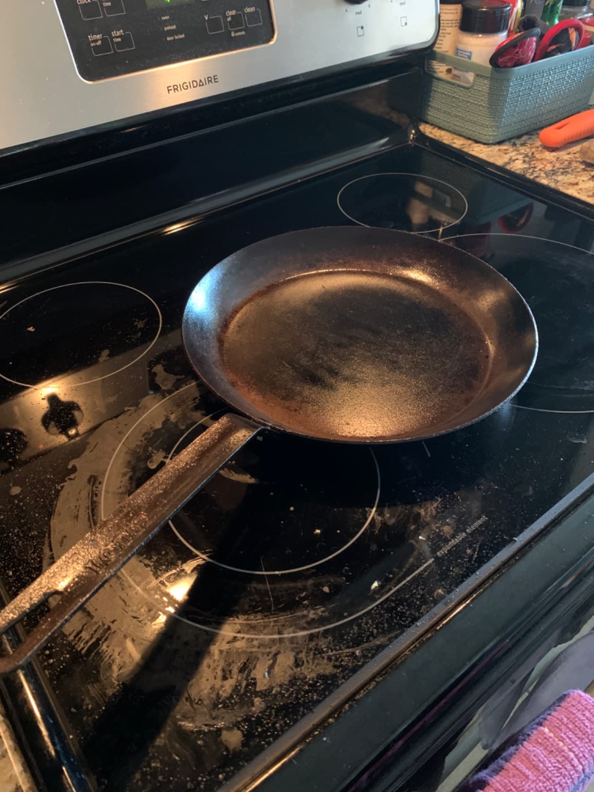 Lodge Carbon Steel Skillet with Handle Holder, 10 Inches customer photo 2