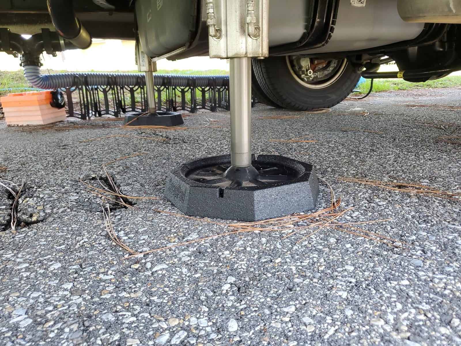 SnapPad Xtra (4-Pack) | Four-Point RV Leveling System Featuring 9” Round Jack Feet | Adds 61% Additional Surface Area for Stability, 5 lbs Per Pad & 11” Total Width | Must-Have RV Accessories customer photo 2