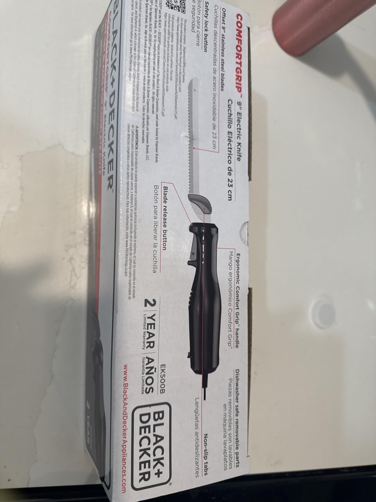 Black+Decker Comfort Grip Electric Knife with 7-Inch Stainles Steel Blades & Safety Lock Button, Ideal for Carving, Slicing & Cutting Meats, Turkey Bread & Craft Foam, Dishwasher Safe customer photo 2