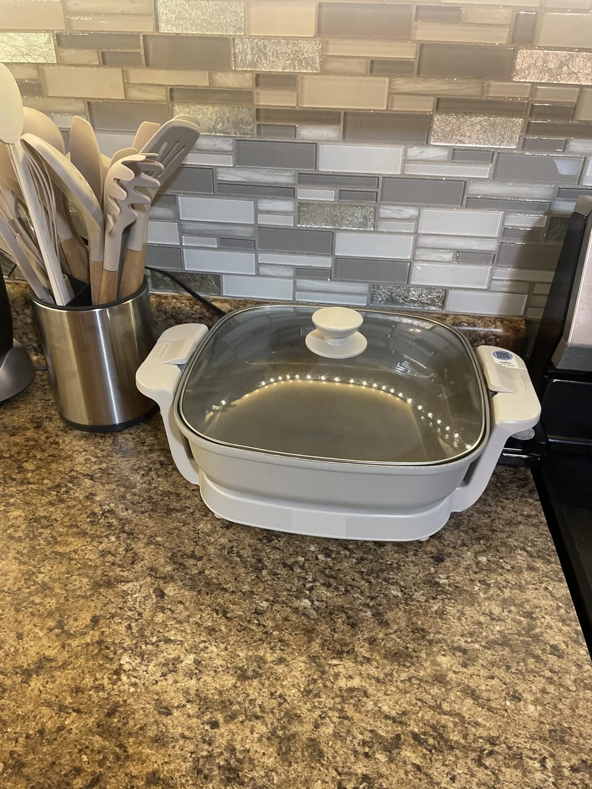 BELLA 12x12 Electric Skillet & Frying Pan with Glass Lid, Nontoxic, Copper customer photo 2
