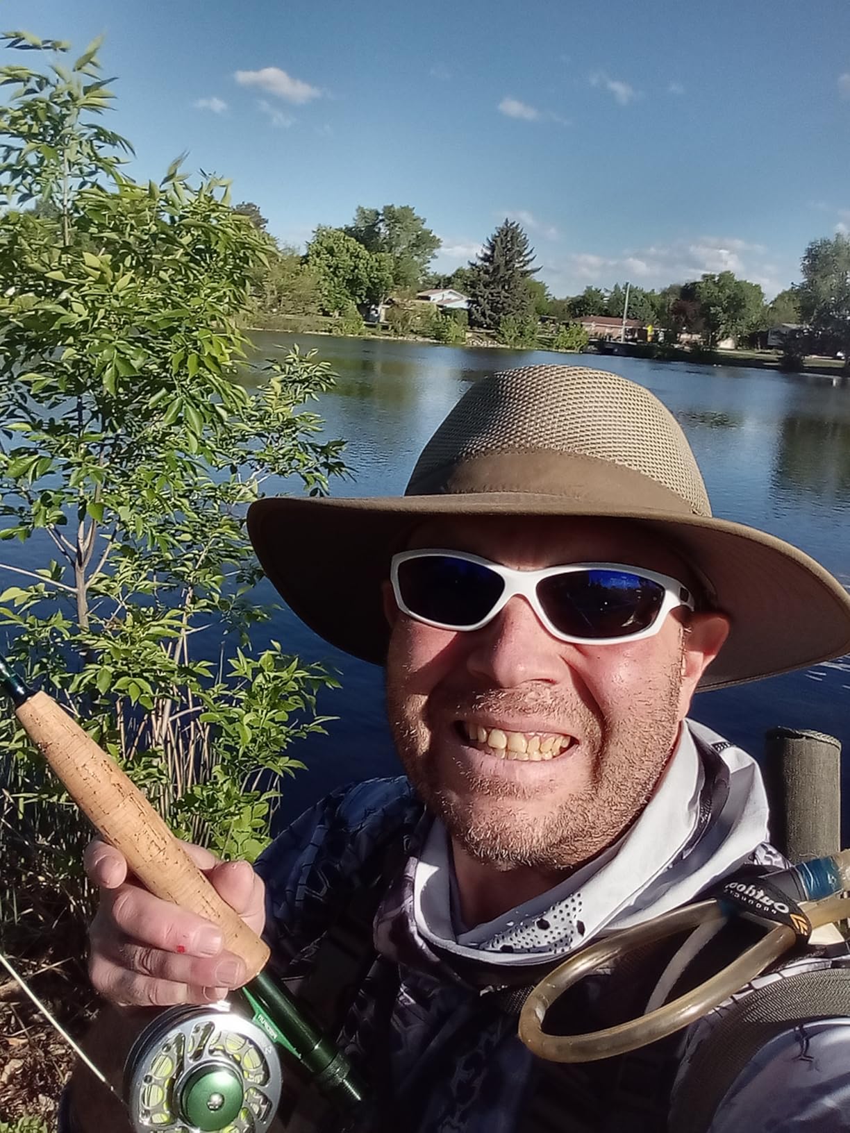 M MAXIMUMCATCH Maxcatch Extreme Graphite Fly Fishing Rod 4-Piece 9 Feet with IM6 Carbon Blank, Hard Chromed Guides, A Cork Grip (Size:3/4/5/6/7/8/10wt) customer photo 1