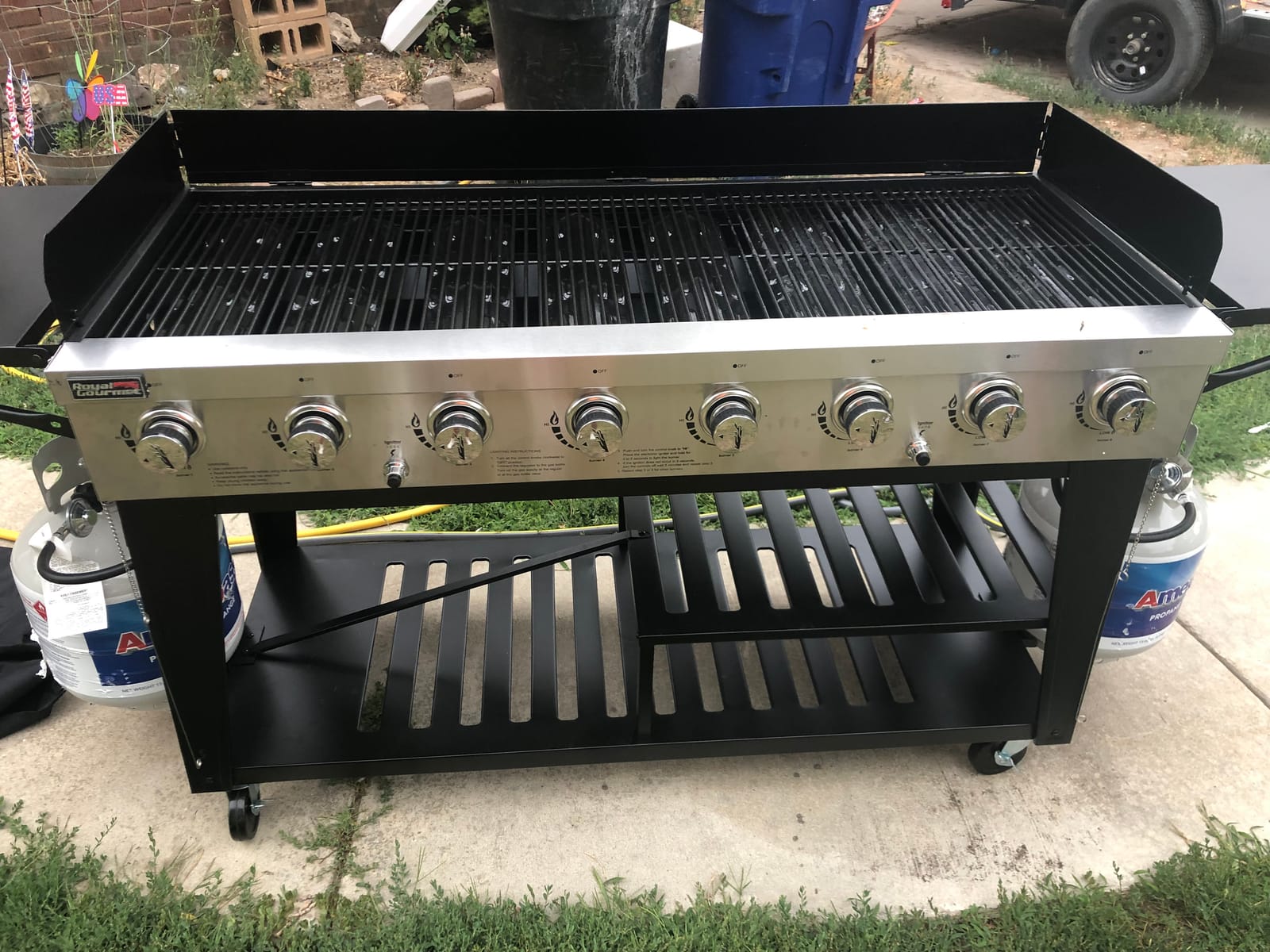 Royal Gourmet Event 8-Burner BBQ Propane Gas Grill with Cover, Picnic or Camping Outdoor | 104,000 BTU Large Liquid Propane Grill, Independently Controlled Dual Systems, Camping Outdoor Party or Backyard BBQ, Black customer photo 1