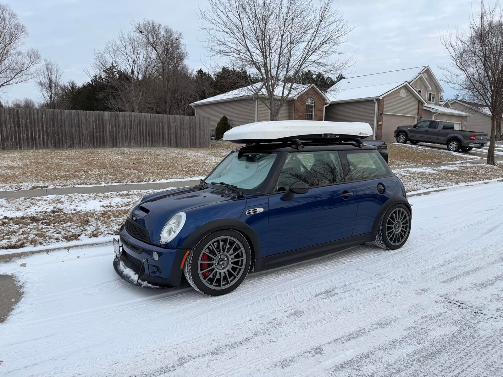 INNO Wedge 660 Black 11 cu ft, Roof Rack, Roof Box, Cargo Box, Hard Shell, Low Profile, Dual‑Side Opening with Locks, Made in Japan, Compatible with Aero & Square Bars, Tool Free Install customer photo 2