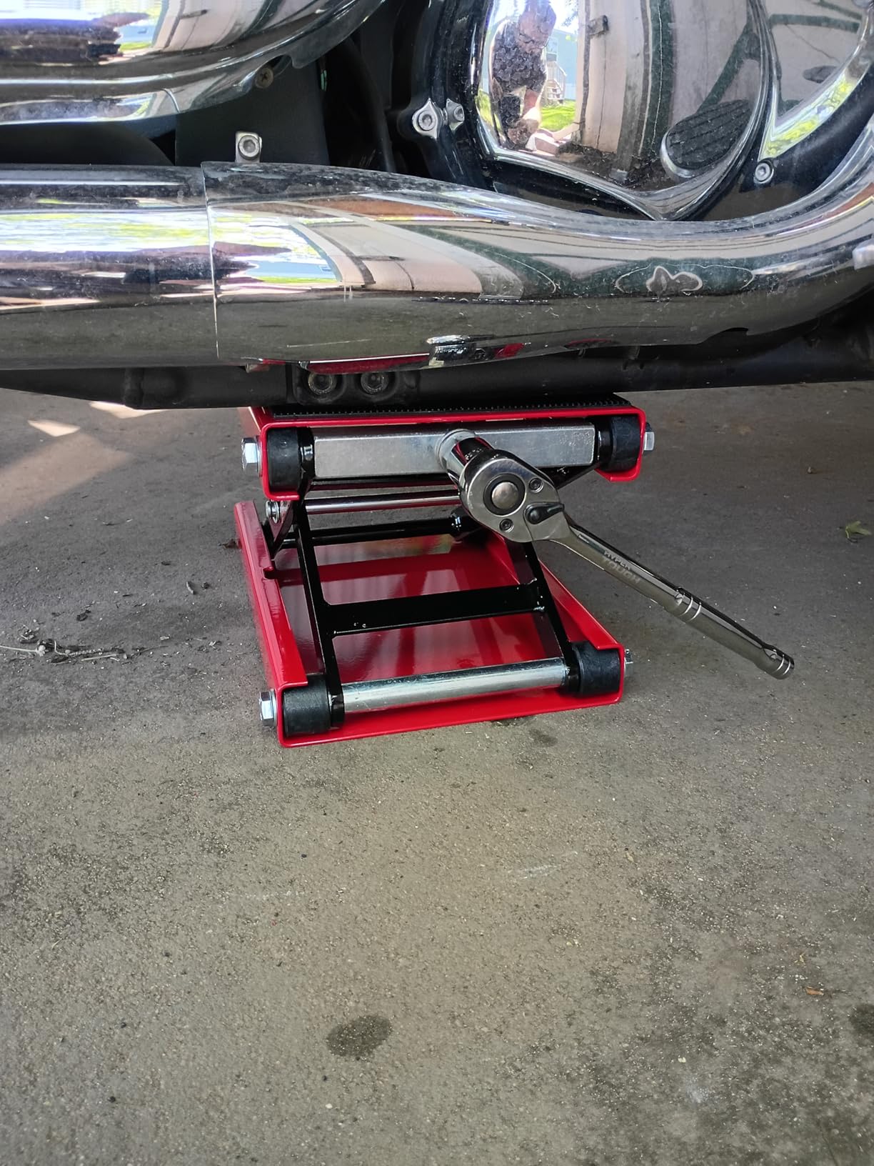 VIVOHOME 1100 LBS Motorcycle Lift Scissor Jack, Wide Deck Hoist Stand, Red customer photo 1