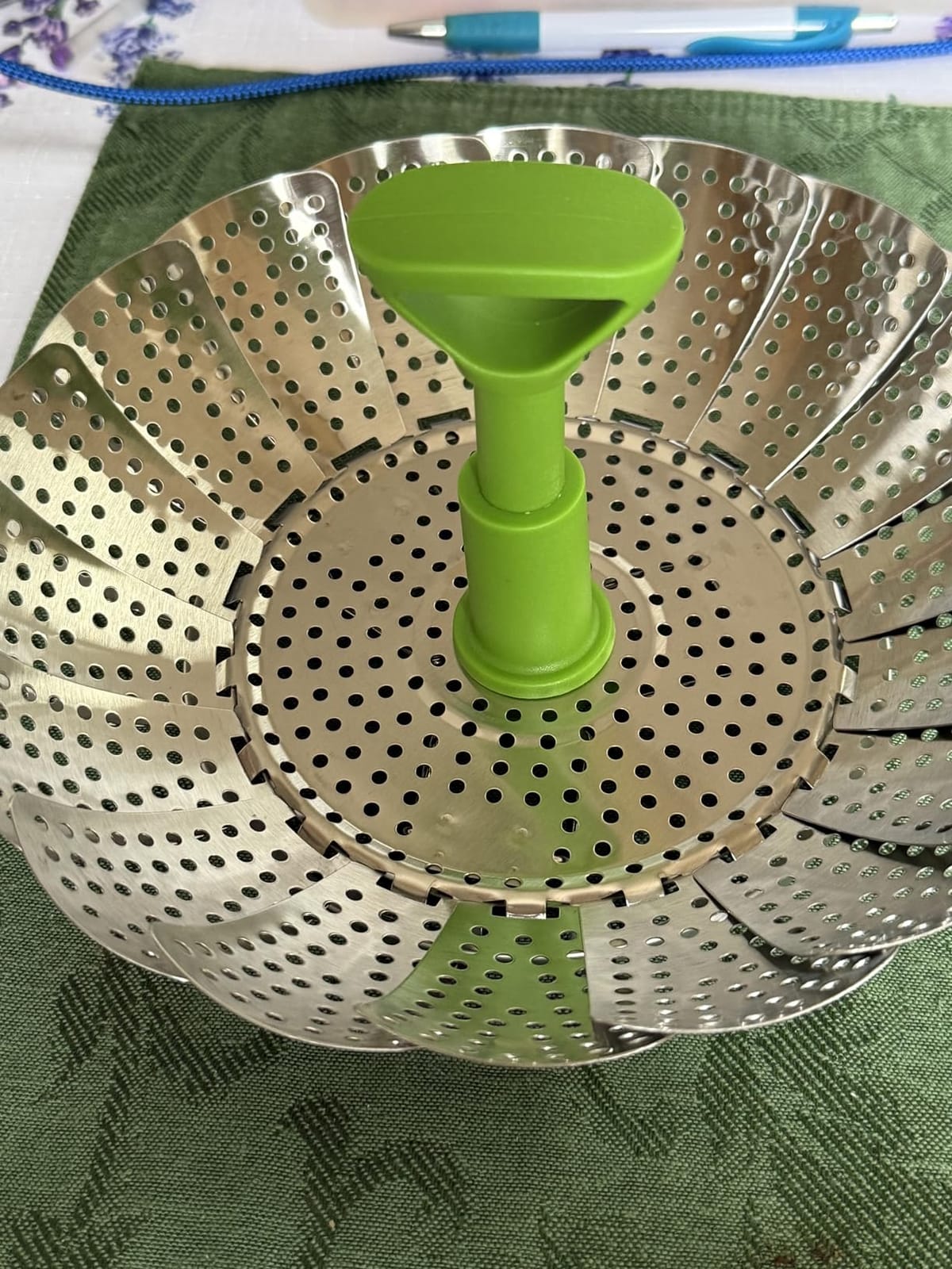 Consevisen Vegetable Steamer Basket for Cooking Food, Stainless Steel Veggie Steam Basket for Pot, Folding Expandable Steaming Insert with Extendable Handle Fits Various Size Pot, 5.1