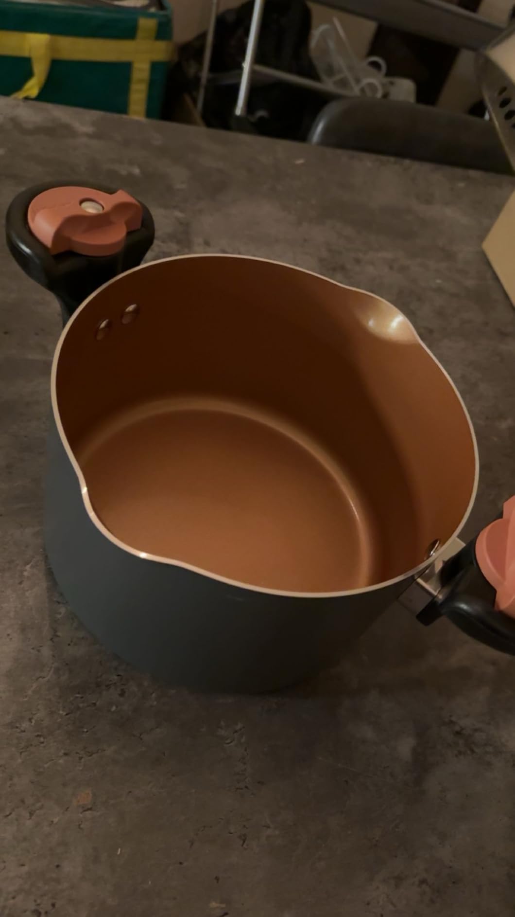 Gotham Steel 5 Quart Stock Pot Multipurpose Pasta Pot with Strainer Lid & Twist and Lock Handles, Nonstick Ceramic Surface Makes for Effortless Cleanup with Tempered Glass Lid, Dishwasher Safe | Twist and Lock Handles, Non Toxic Ceramic Non Stick Coating, for Cooking Soup, Spaghetti, Rice, Dishwasher Safe - Copper customer photo 1