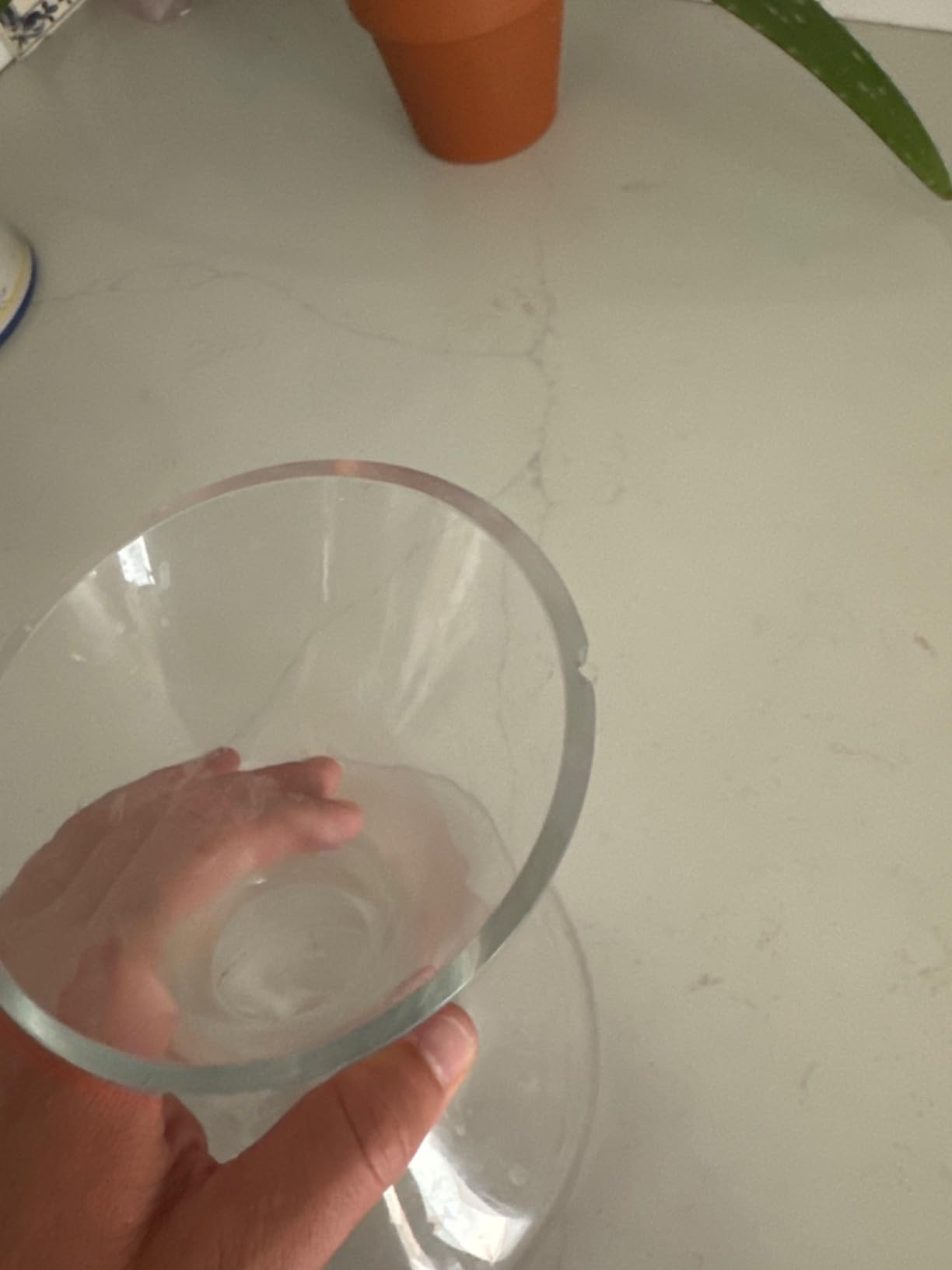 JoyJolt Lancia Wine Decanter Crystal Wine Aerator Handmade Base Glass Pitcher Ultra Elegant Design Easy Pour Slanted Spout for Wine 1200ml (40 fl.oz) customer photo 2