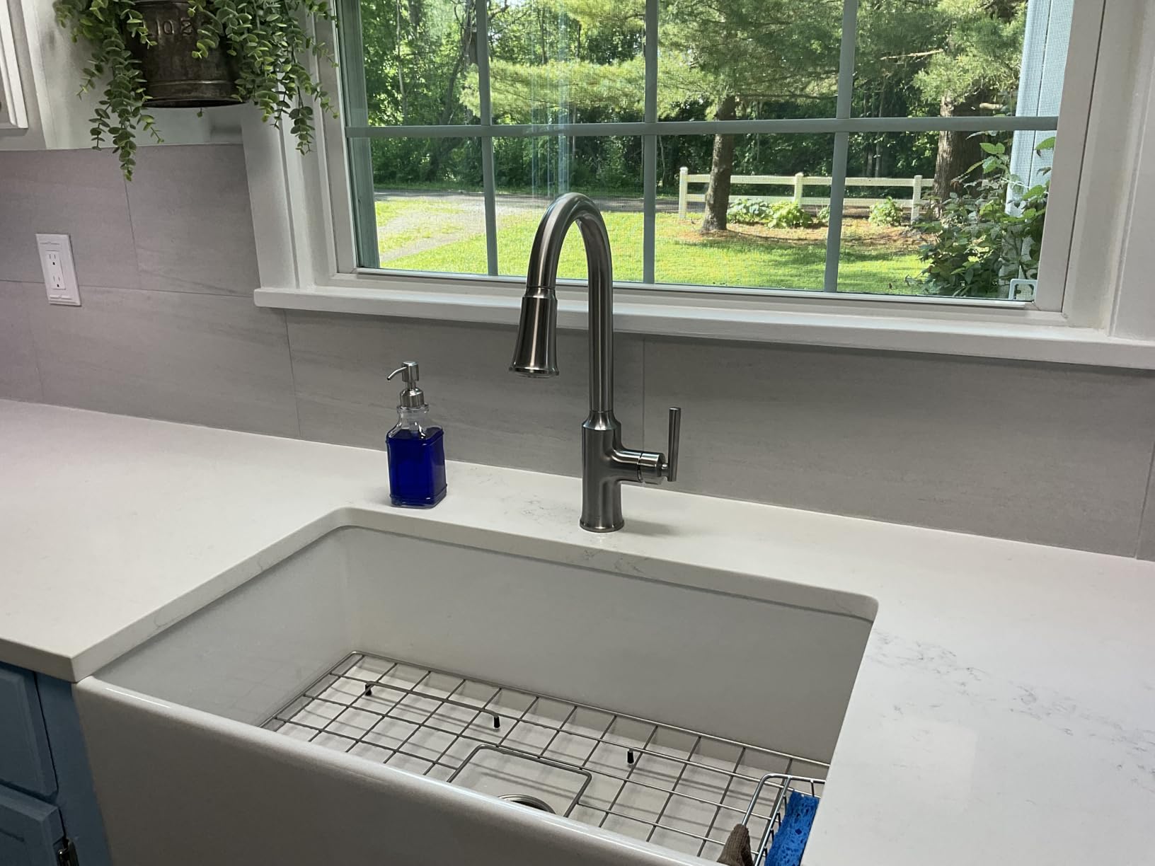 BOCCHI Classico Farmhouse Apron Front Fireclay 30 in. Single Bowl Kitchen Sink with Protective Bottom Grid and Strainer in White customer photo 2