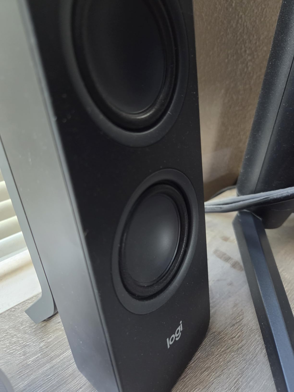 Logitech Z207 2.0 Stereo Computer Speakers with Bluetooth, 10 Watts peak power, 3.5 mm input and headphone jack customer photo 1