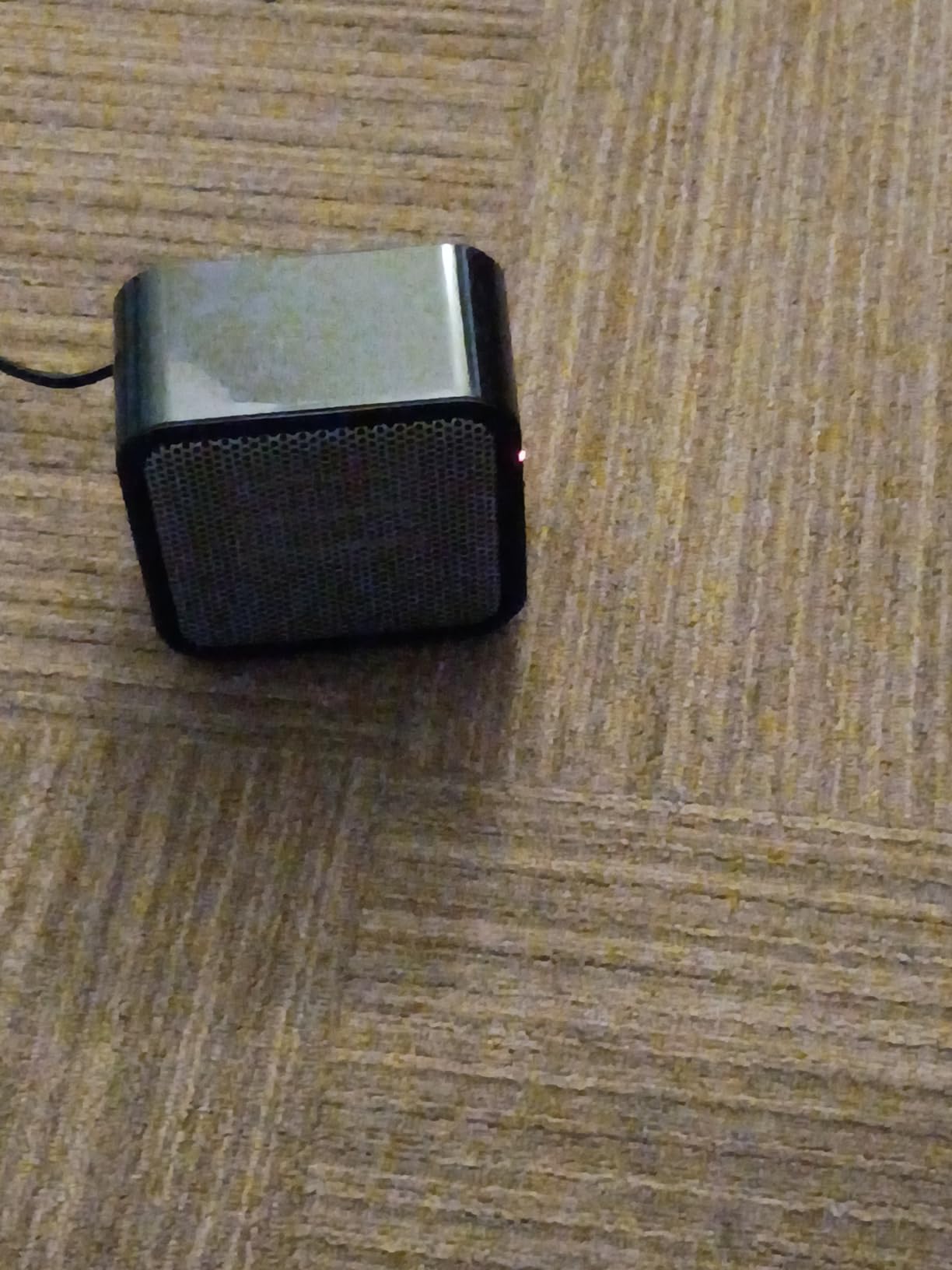 Amazon Basics Ceramic Portable Mini Space Heater for Office Desk, Indoor Use, Fast Heating, Energy Efficient, 500W, With Tip-Over Protection, Lightweight 1.4 lbs, Black customer photo 1