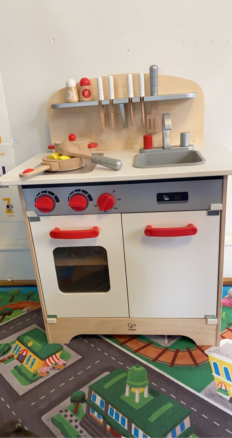Hape Gourmet Kitchen Toy Fully Equipped Wooden Pretend Play Kitchen Set with Sink, Stove, Baking Oven, Cabinet, Turnable Knobs & Spice Shelf, Red customer photo 1