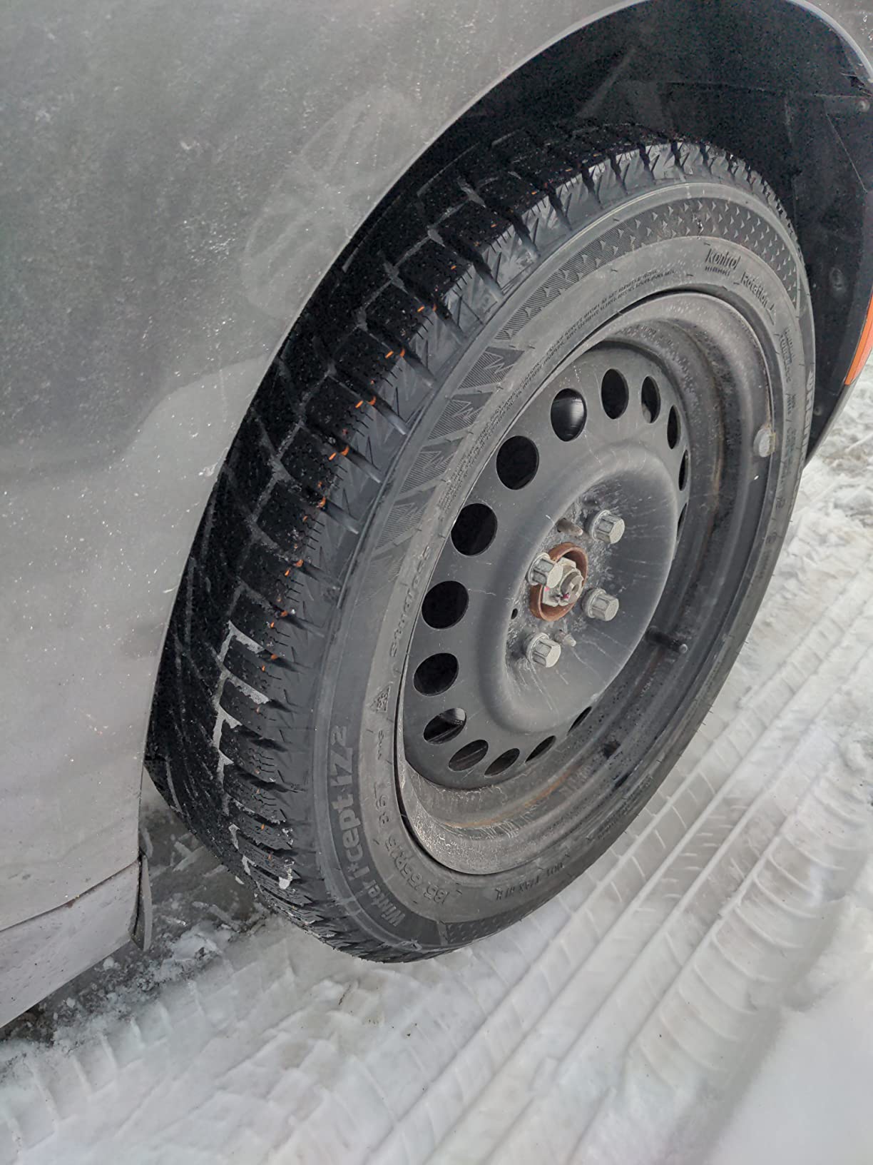 HANKOOK ICept iZ2 W616 225/60R16 98T customer photo 1