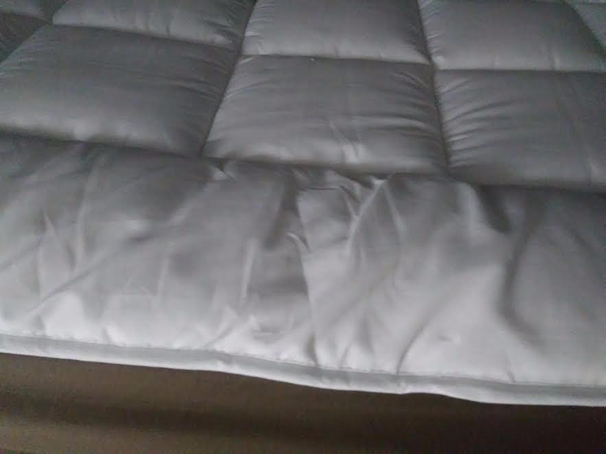 Royal Hotel Bedding Mattress Topper, Top-Split-King, 2 Inches Hypoallergenic Overfilled Down Alternative Anchor Bands Mattress Topper customer photo 2
