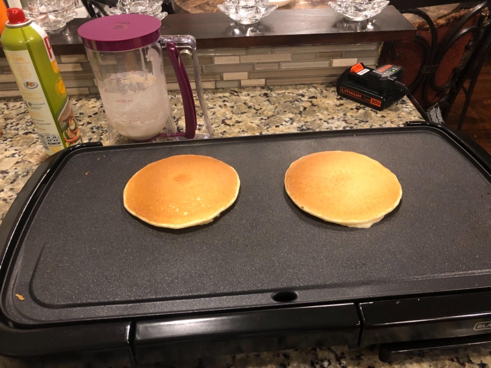 BLACK+DECKER 8-Serving Electric Griddle with Warming Tray customer photo 2