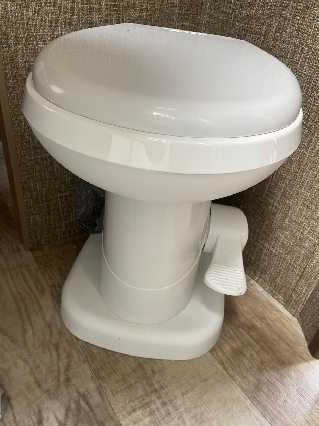 AW RV Toilet Gravity Flush Camper Toilet Elongated 20
