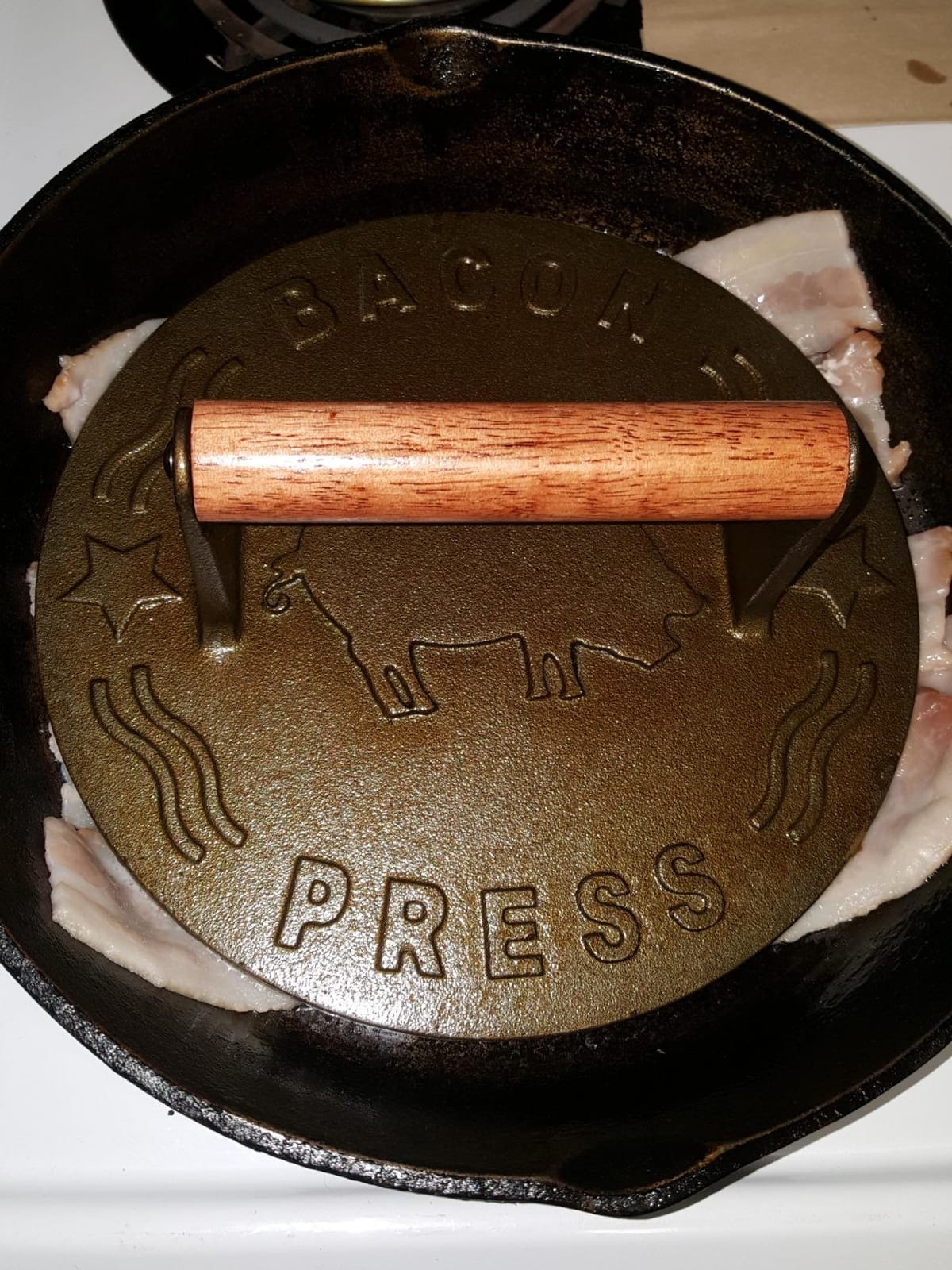 Bellemain Smash Burger Press, Grill Press, Bacon Press, Meat Press, 7 Inch | Food Grade Iron Cookware, Heavy Duty Cast Iron, 3Lbs, Equalizied Weight Distribution customer photo 1