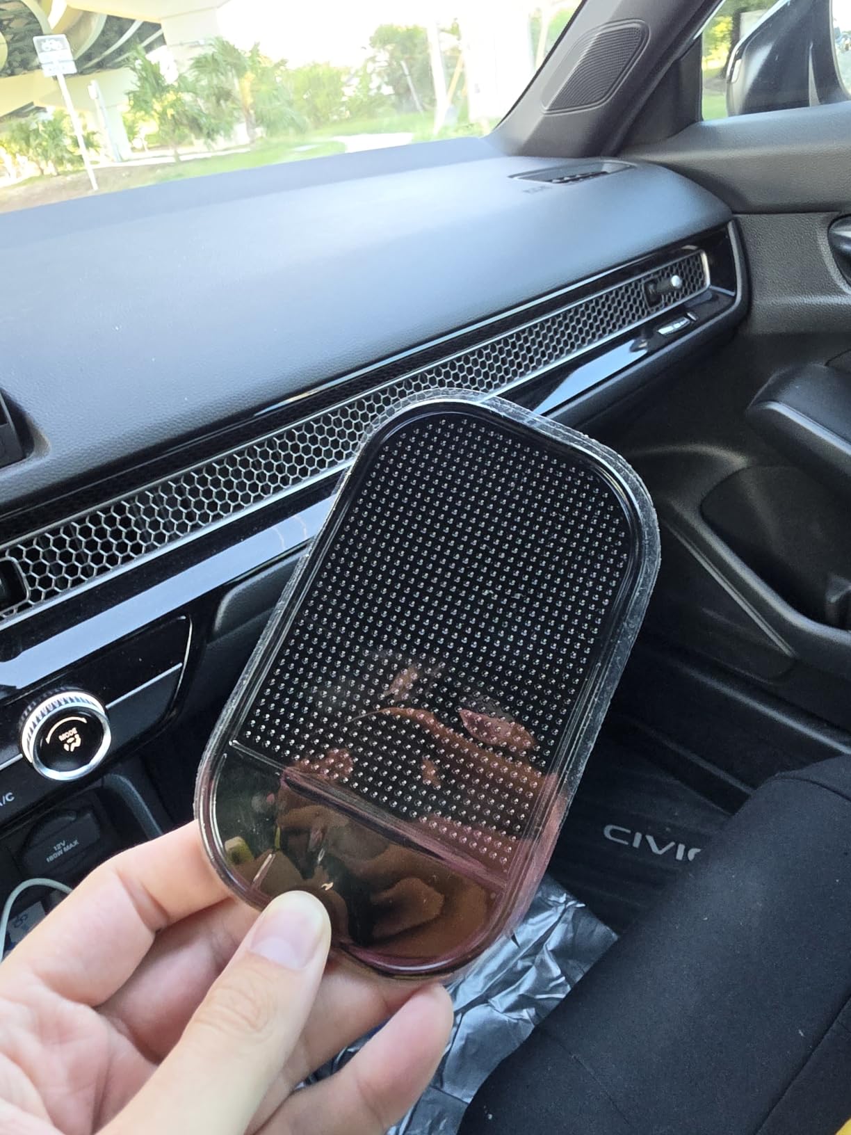 EzyShade Car Windshield Sun Shade. See Vehicle Size-Chart. Large (L) Size customer photo 2