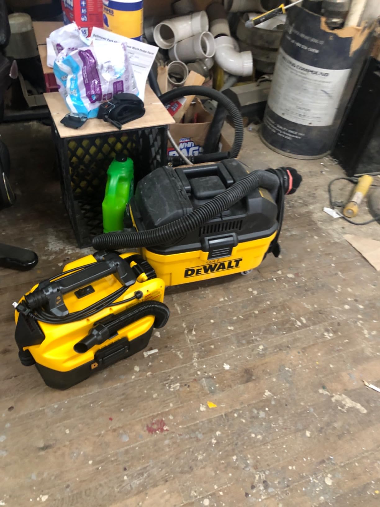 DEWALT 4 Gal. 5.0 HP Poly Wet/Dry Vacuum with Hose and Accessories DXV04T customer photo 1