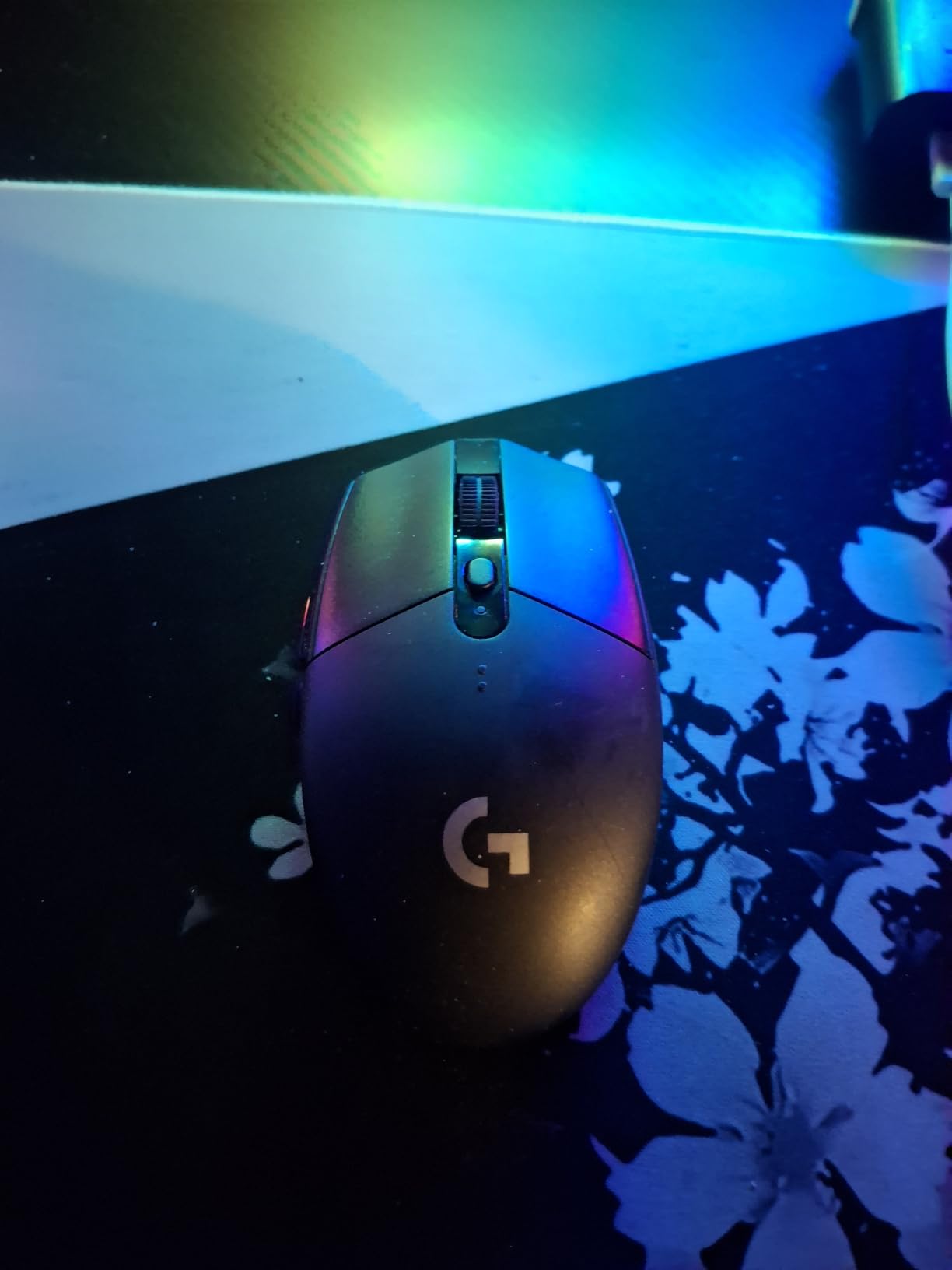 Logitech G305 Lightspeed Wireless Gaming Mouse - Black | 12,000 DPI, Lightweight, 6 Programmable Buttons, 250h Battery, On-Board Memory, Compatible with PC and Mac customer photo 1