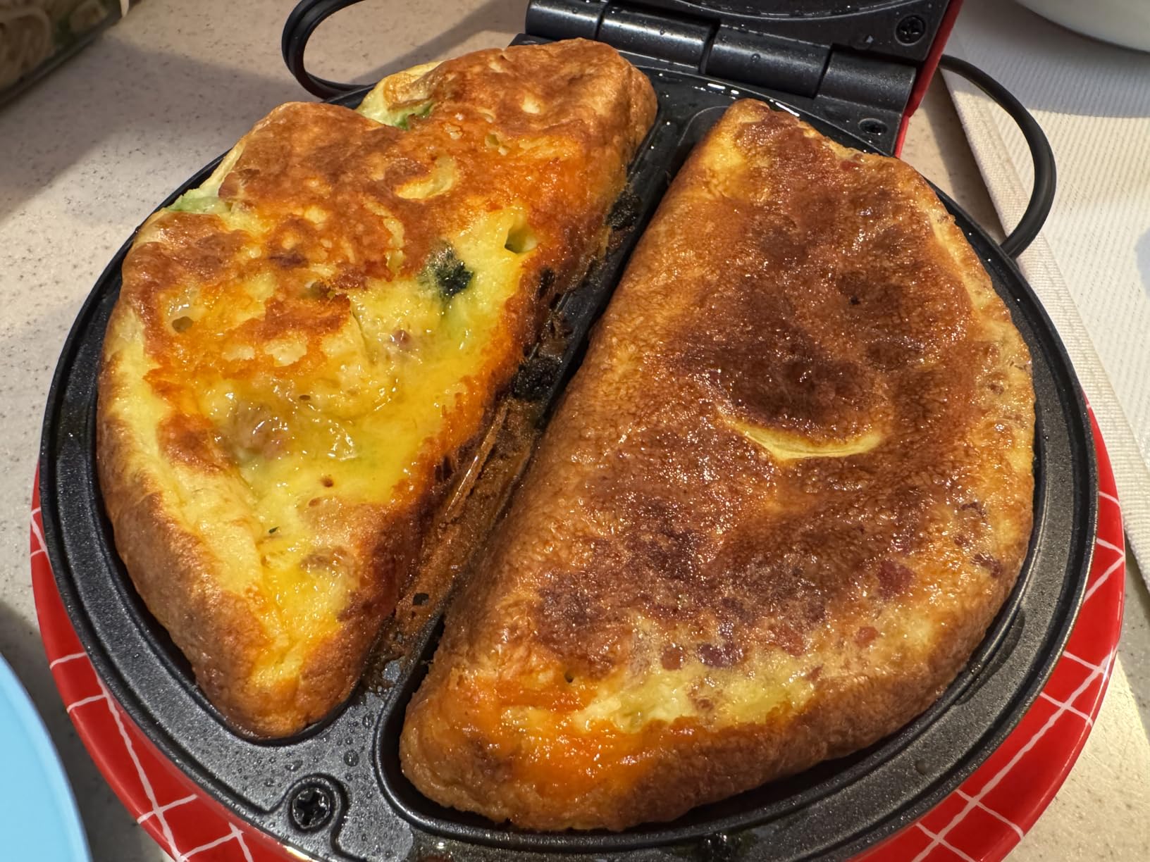 Holstein Housewares Stainless Steel 2 Section Omelet & Frittata Maker, Non Stick Coating, Easy To Clean, Indicator Lights, Compact Storage, Prepare Versatile Recipes in Minutes. 2 Portions, Teal customer photo 1