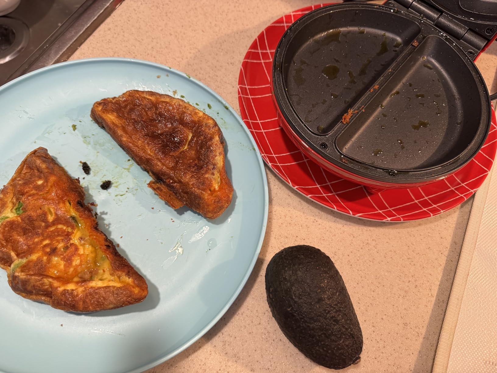 Holstein Housewares Stainless Steel 2 Section Omelet & Frittata Maker, Non Stick Coating, Easy To Clean, Indicator Lights, Compact Storage, Prepare Versatile Recipes in Minutes. 2 Portions, Teal customer photo 2