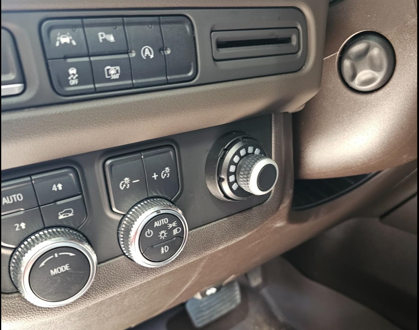 CURT 51170 Spectrum Proportional Trailer Brake Controller, Dash-Mount Knob customer photo 1