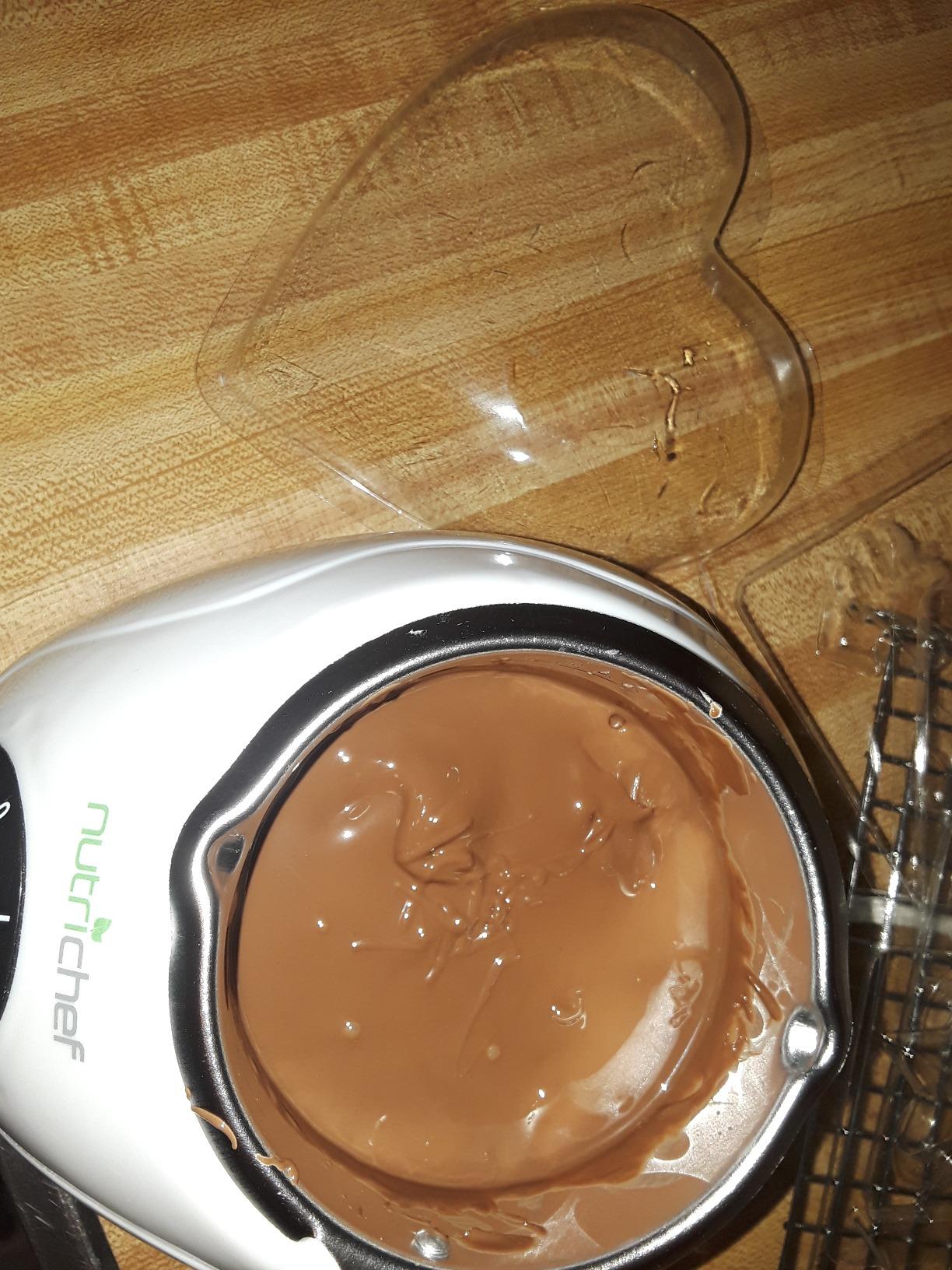 NutriChef Electric Fondue Pot | 25W Chocolate Melting Warmer | 8.8 Oz Capacity | Keep Warm Dipping Function & Removable Pot | Perfect for Melting Chocolate, Butter & Cheese | White customer photo 1
