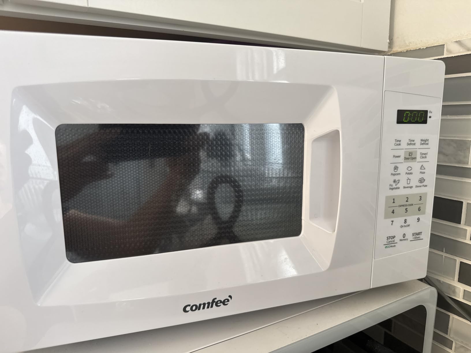COMFEE' Countertop Microwave Oven, 0.7 Cu.Ft, 700W, Black, ECO Mode customer photo 1