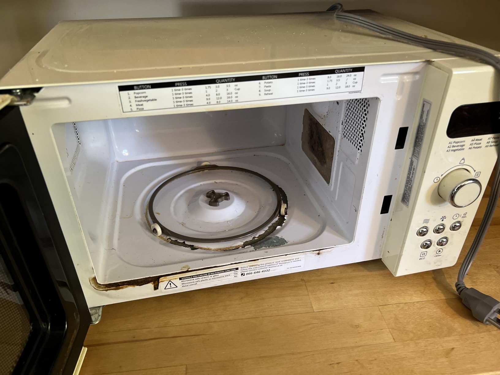 COMFEE' Countertop Microwave Oven, 0.7 Cu.Ft, 700W, Black, ECO Mode customer photo 2