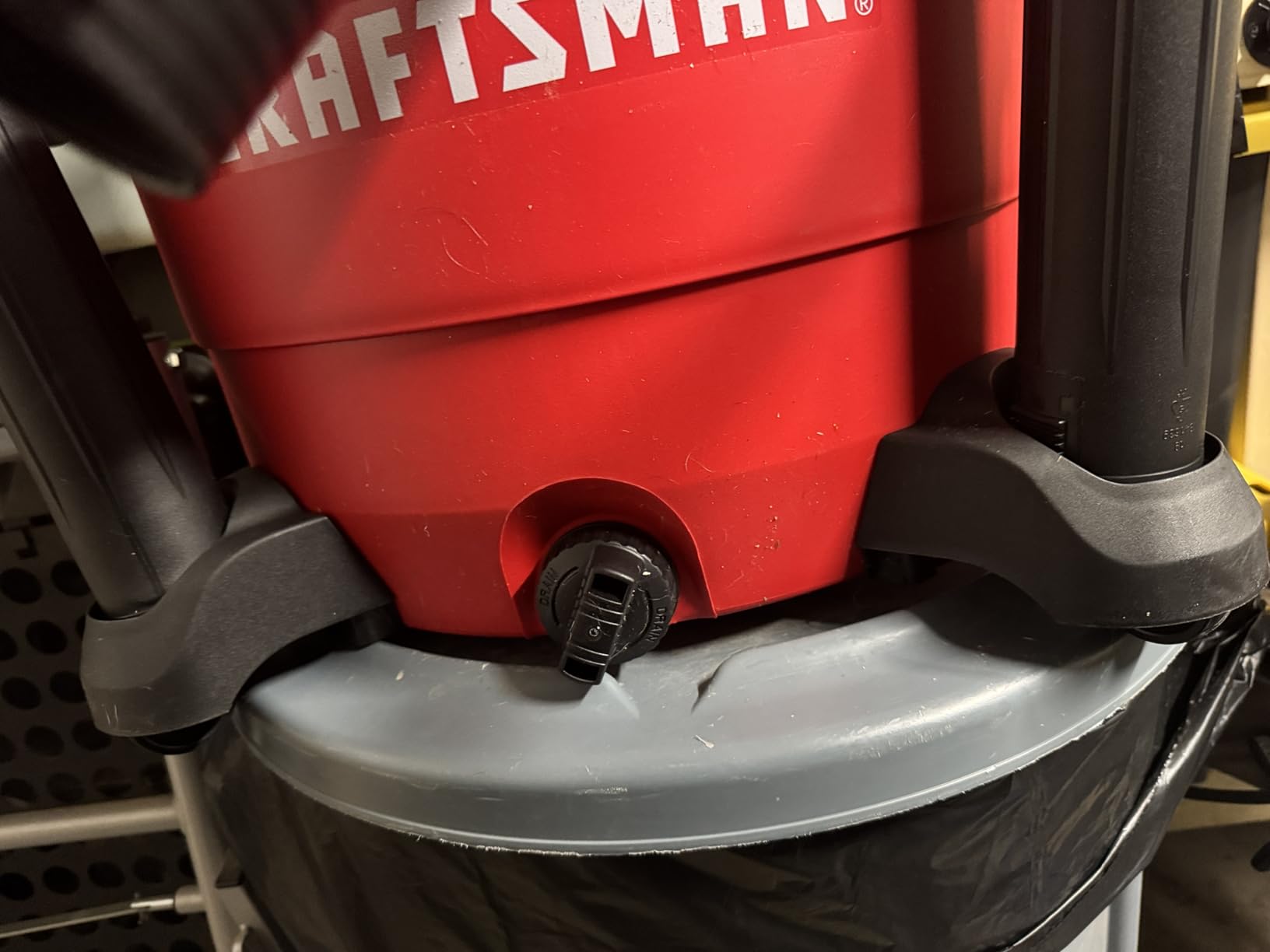 CRAFTSMAN CMXEVBE17595 16 Gallon 6.5 Peak HP Wet Dry Shop Vacuum customer photo 1