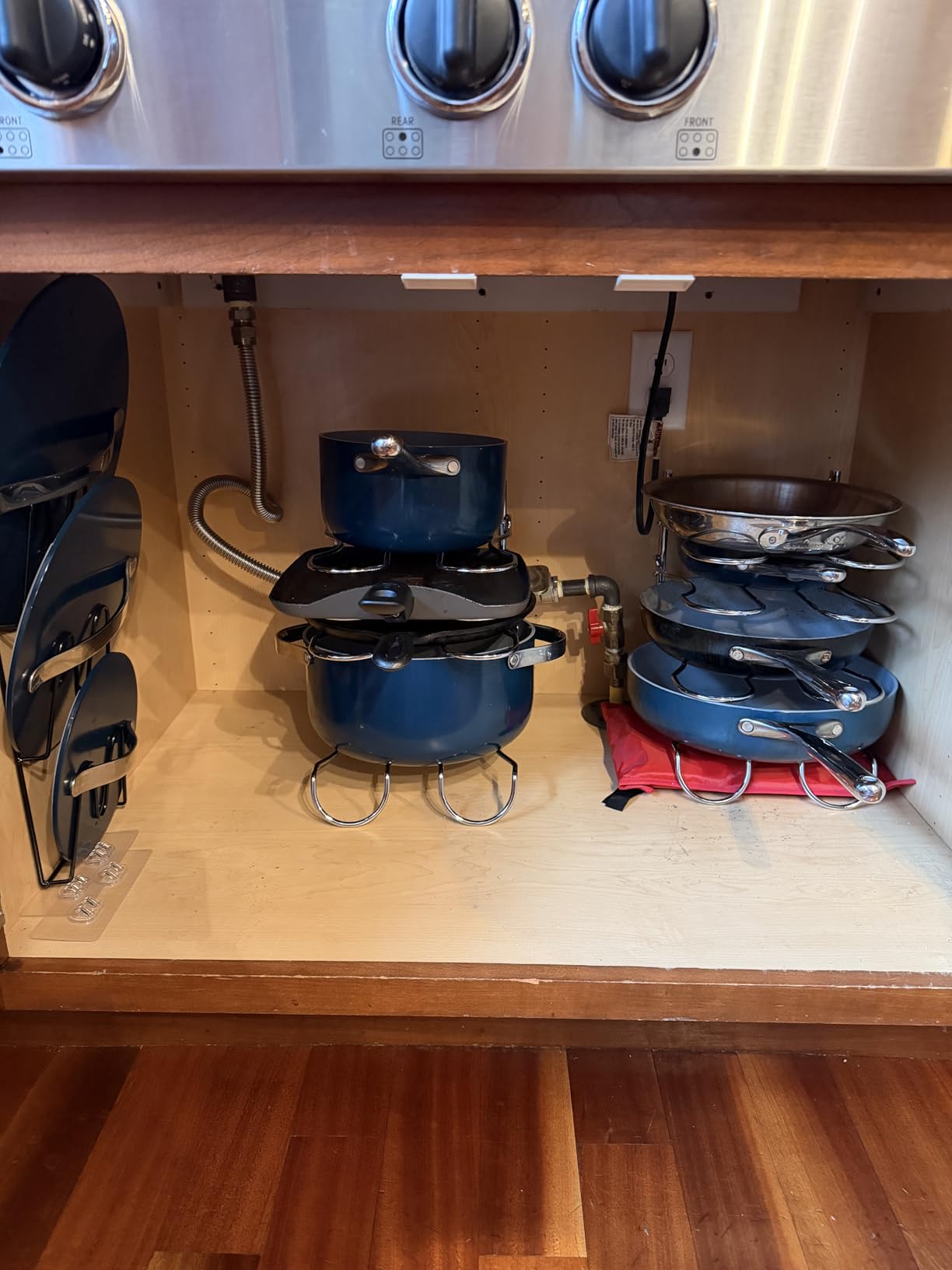 CAXXA Heavy Duty Pan Rack, Pot Lid Rack, Kitchen Cabinet Pantry Cookware Organizer Rack Holder with 5 Adjustable Dividers, Chrome customer photo 1
