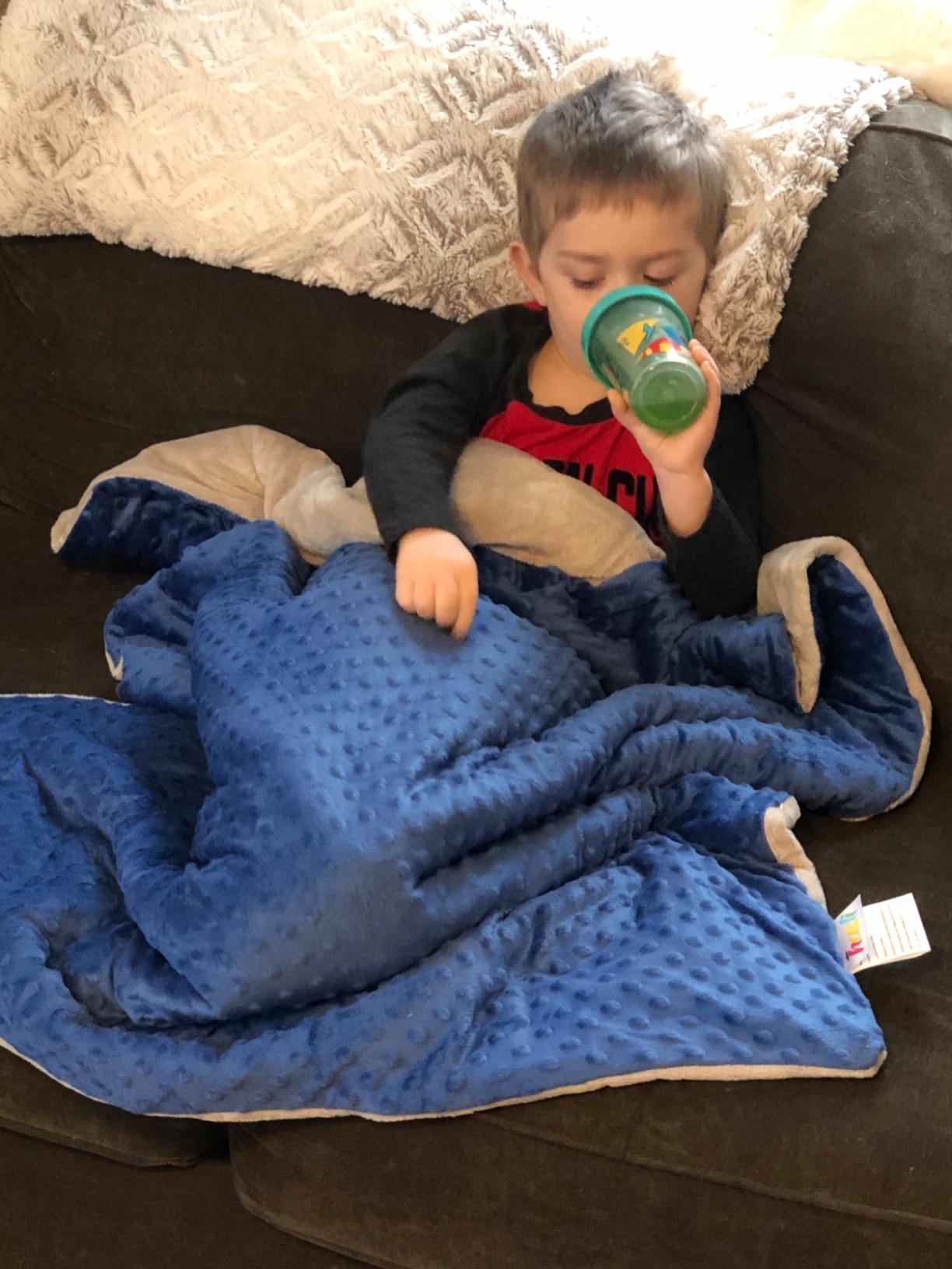 hazli Super-Soft Kids Weighted Blanket 5 Pounds - Weighted Blanket for Kids - Easy to Clean, Washable Minky Cover - 36x48 Inches 5lbs Child - Small Heavy Blanket for Girls and Boys customer photo 2