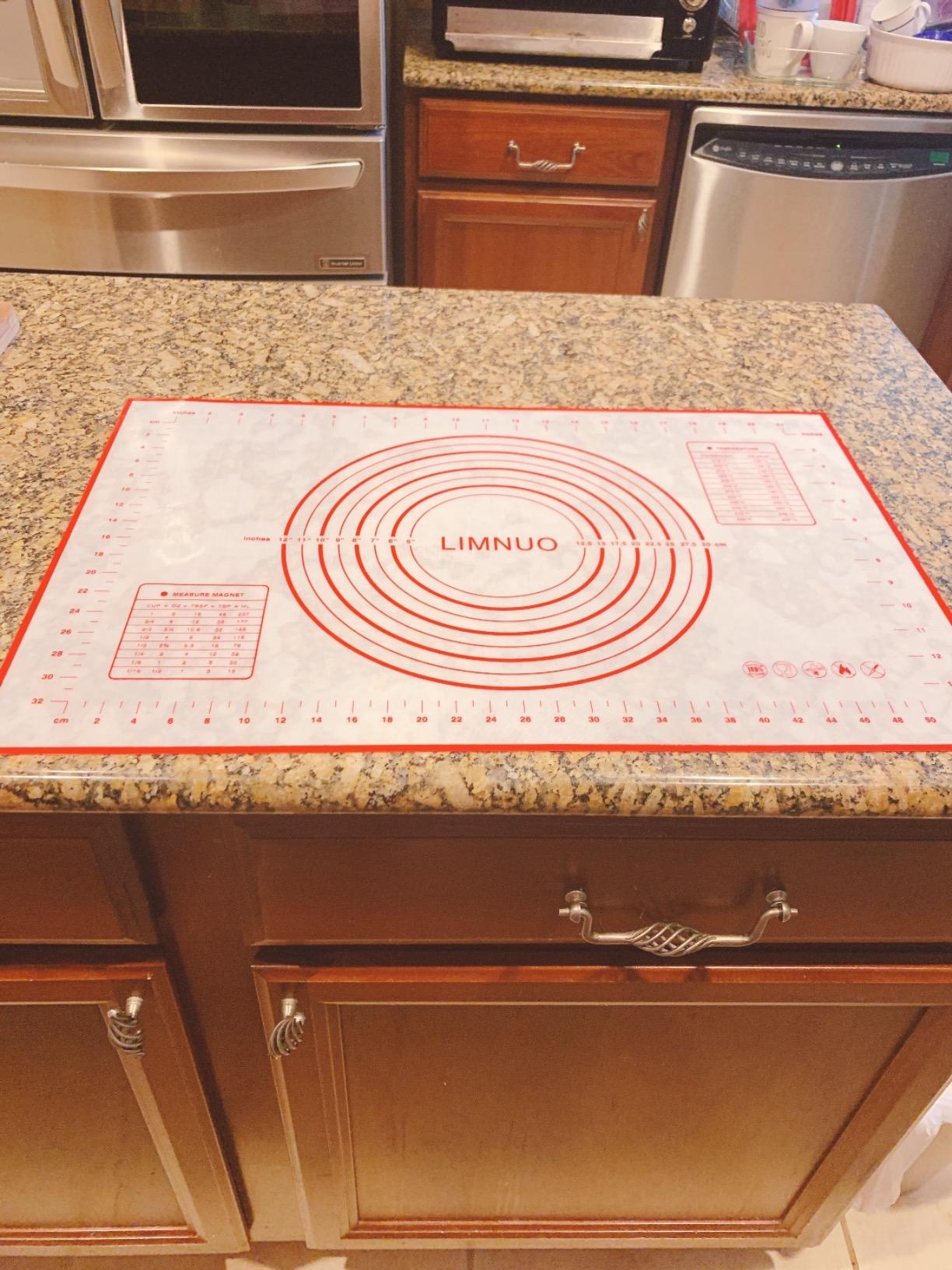 Silicone Baking Mat,Non Stick Rolling Dough with Measurements for Pie Pizza Cookies Fondant Making,Extra Thick Non Slip Silicone Pastry Mat (Red, M-16