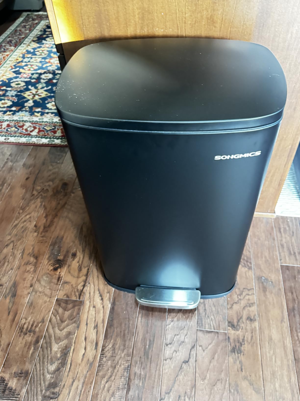 SONGMICS 13 Gallon (50 L) Trash Can, Stainless Steel, Step-On Pedal customer photo 1