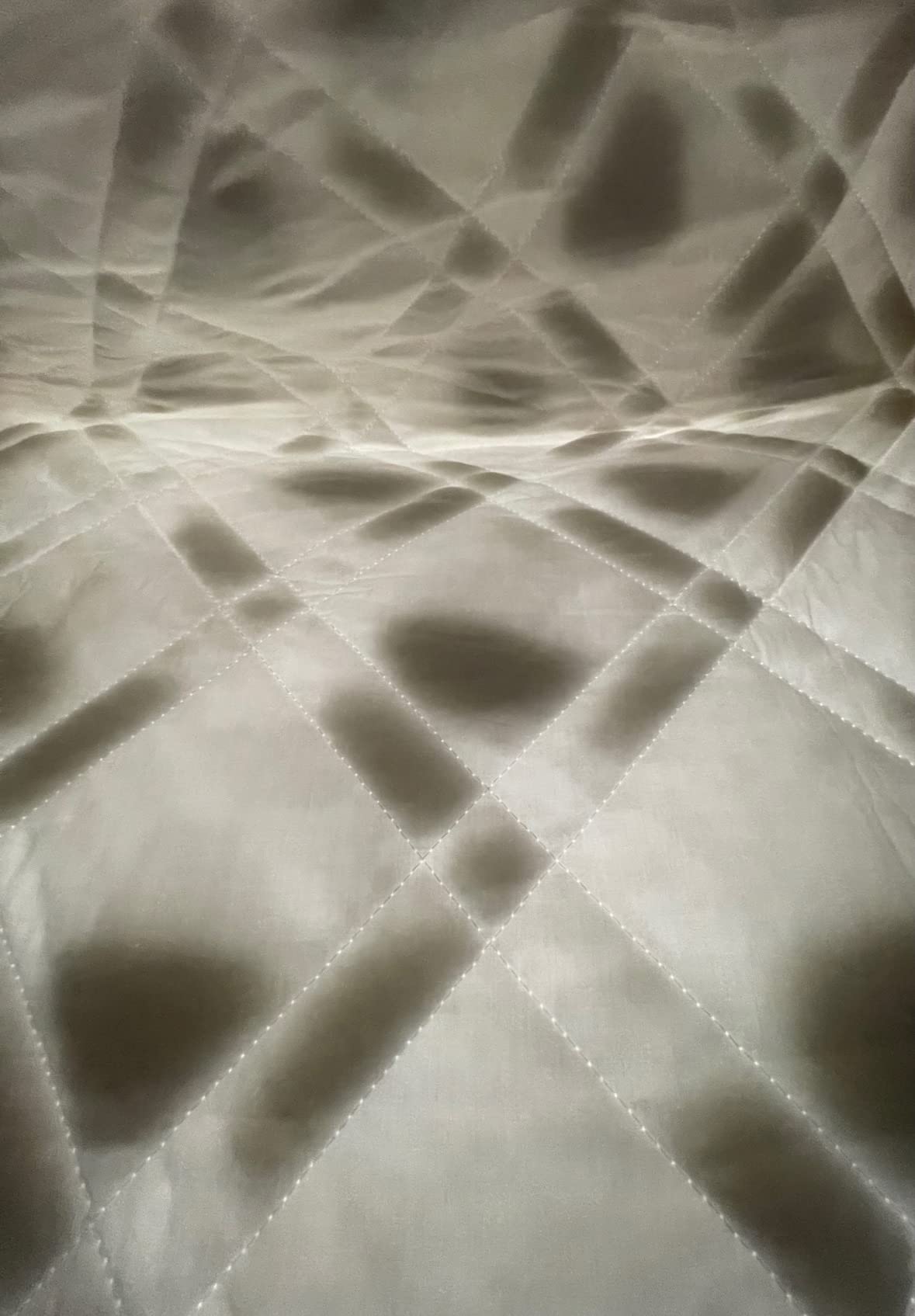 Aricove Cooling Weighted Blanket, 20 lbs, Twin Size for Adults, Luxury Heavy Blanket, Silky Soft Bamboo Viscose, 48x72 inches, Machine Washable, White customer photo 2