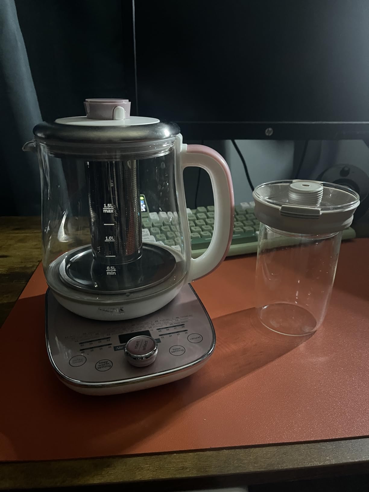 AROMA® Professional 1.5L / 6-Cup Glass Digital Electric Tea Maker, Automatic Keep Warm Mode, 16 Different Heat Setting Options, Spill-Free Pouring Spout (AWK-701) customer photo 1