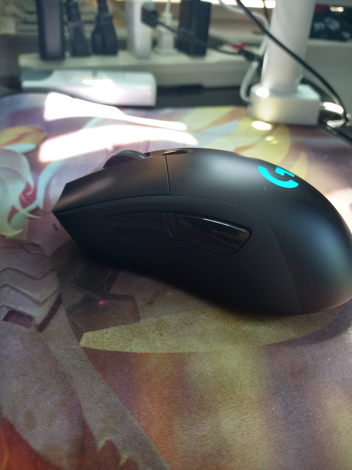 Logitech G703 Lightspeed Wireless Gaming Mouse - Black | Hero 25K Sensor, LIGHTSYNC RGB, Powerplay Compatible, 10G Optional Weight, 100-25,600 DPI, Rubber Side Grips customer photo 2
