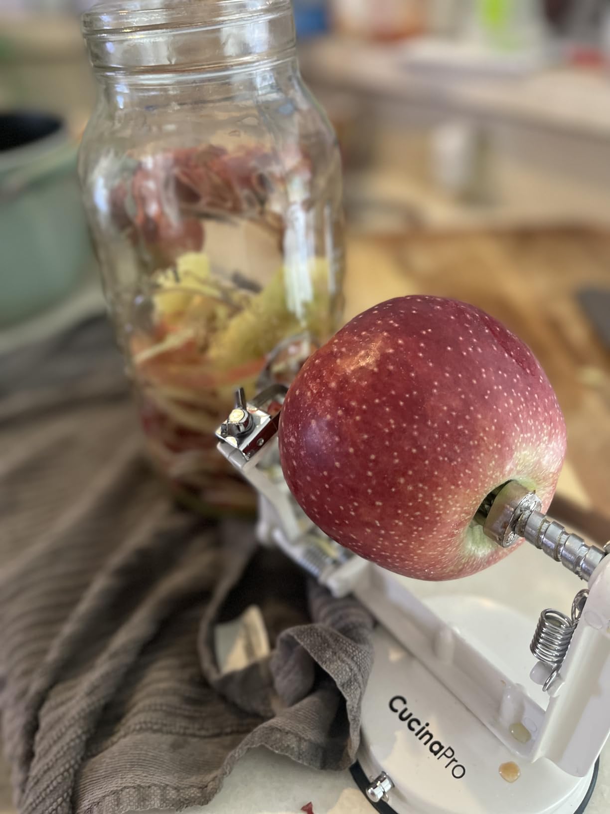 Apple Peeler and Corer, Durable Heavy Duty Chrome Cast Iron, Suction Base customer photo 1