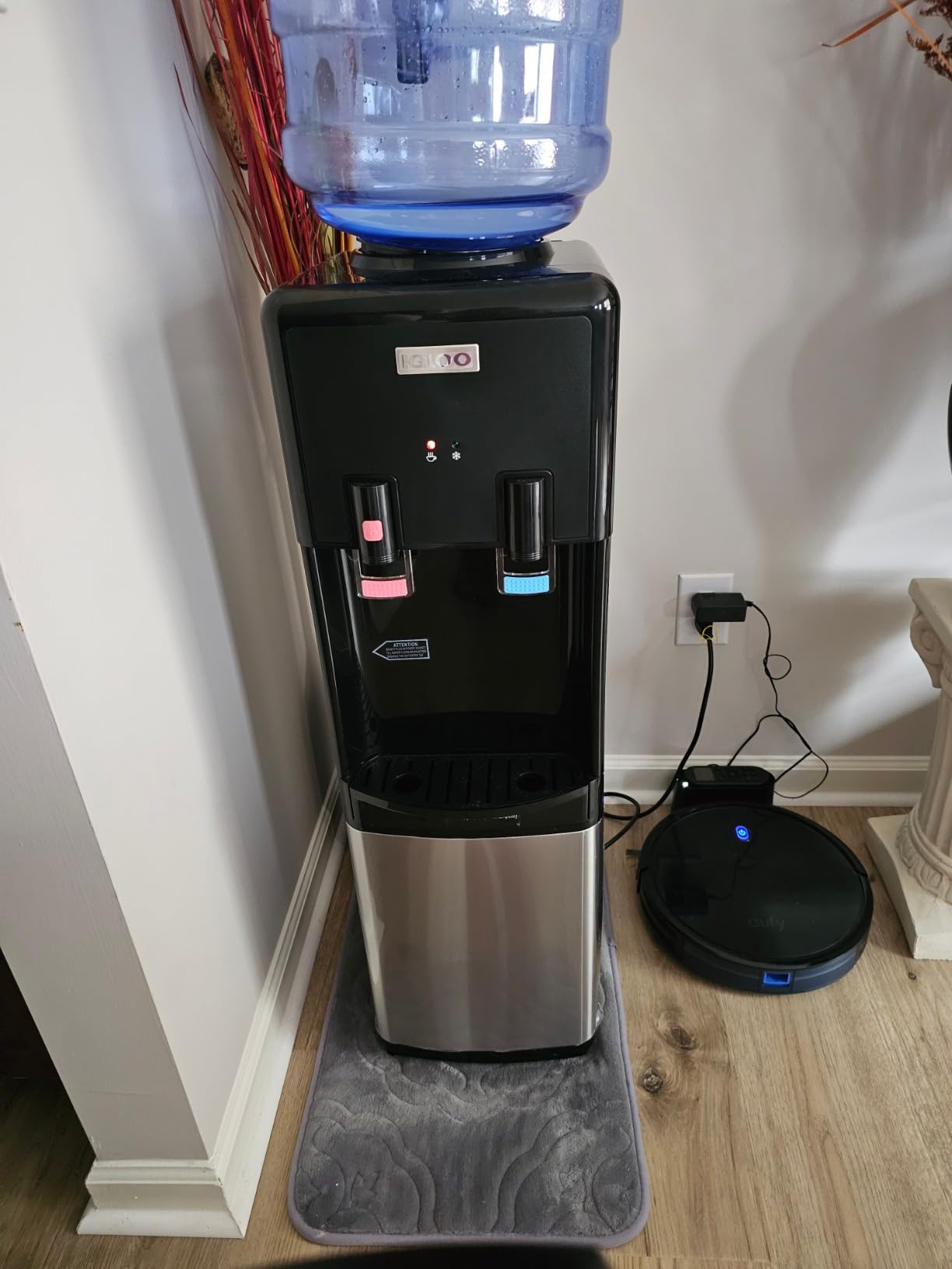 Frigidaire EFWC498 - Top Loading Cooler Dispenser -Hot & Cold Water - Child Safety Lock - Innovative Slim & Sleek Design, Holds 3 or 5 Gallon Bottles - Black customer photo 2