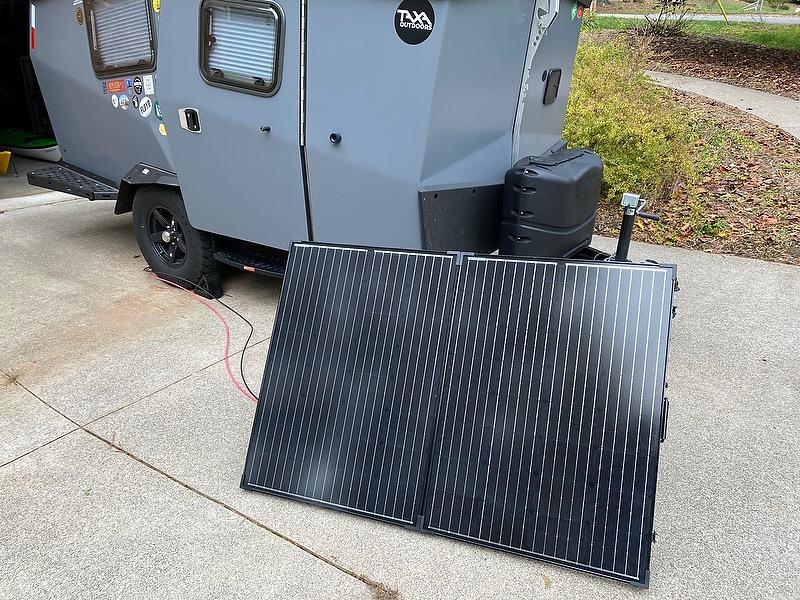 Renogy 200W 12V Portable Solar Panels Suitcase with Waterproof 20A Charge Controller, Foldable 200 Watt Solar Panel W/Adjustable Kickstand, Solar Charger for Power Station, RV, Camping, SUV, Off Grid customer photo 1