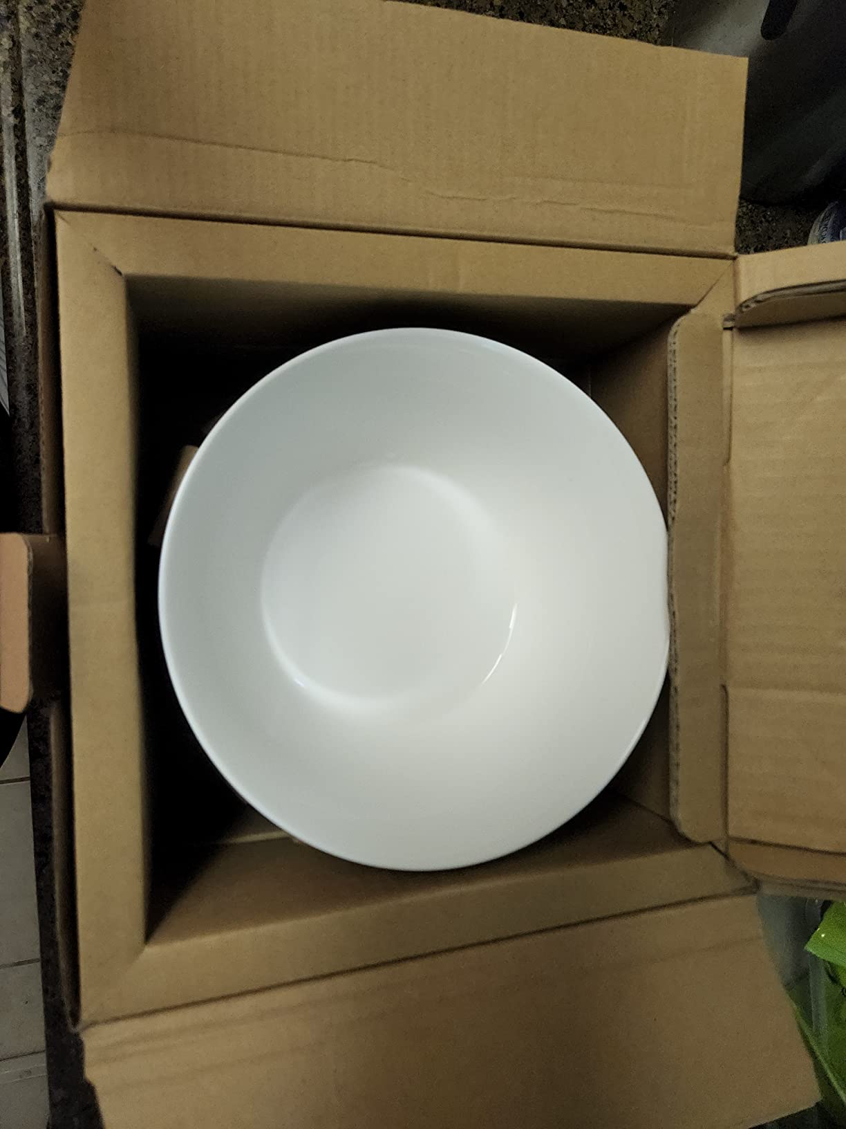 DOWAN 32 OZ Large Soup Bowls Set of 4 - White Ceramic Bowls for Kitchen, Deep Bowls for Cereal, Salad, Pasta, Fruits, Ramen, Dishwasher & Microwave Safe customer photo 1