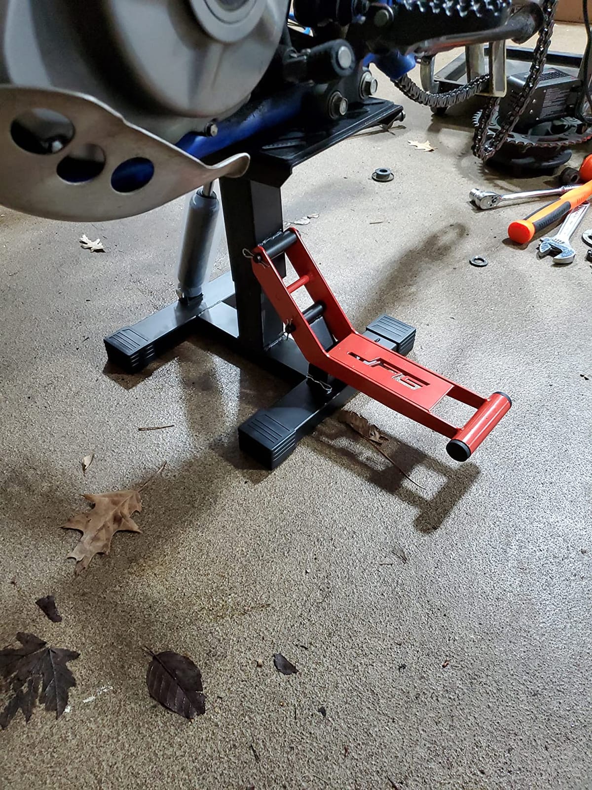 JFG RACING Adjustable Hydraulic Dirt Bike Stand Lift 1000 Lbs Capacity,Red customer photo 1