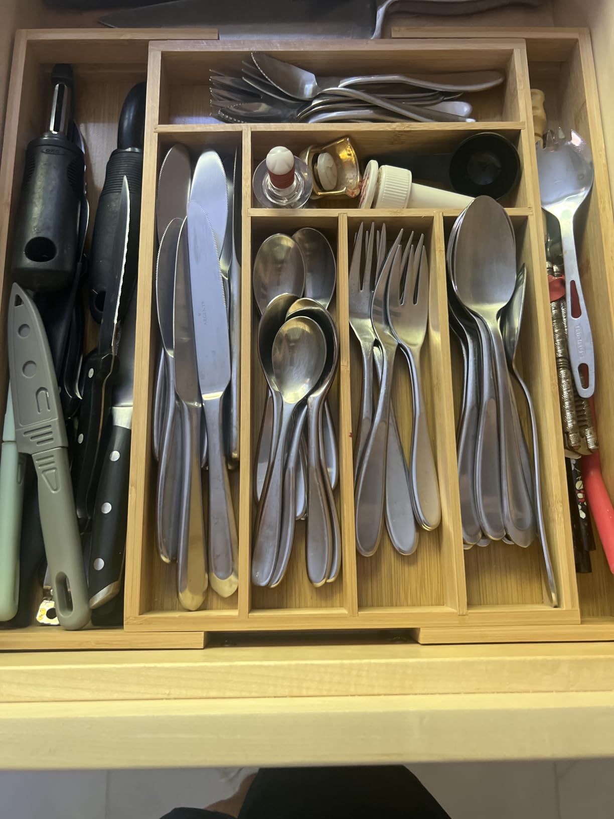 Pipishell Bamboo Expandable Silverware Drawer Organizer, Adjustable Kitchen Utensil Tray for Forks, Spoons and Knives, Wood Storage Cutlery Holder for Bedroom and Living Room customer photo 2