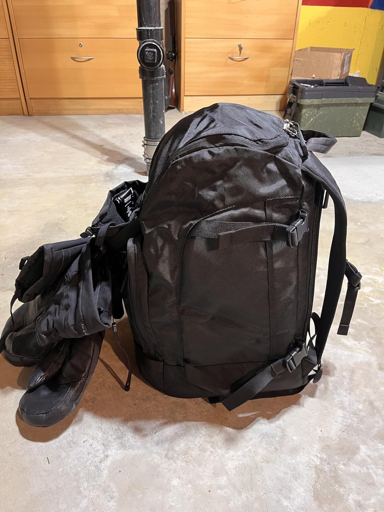 Unigear Ski Boot Bag Backpack 50L/70L for Helmet, Goggles, Skis & Snowboard customer photo 1