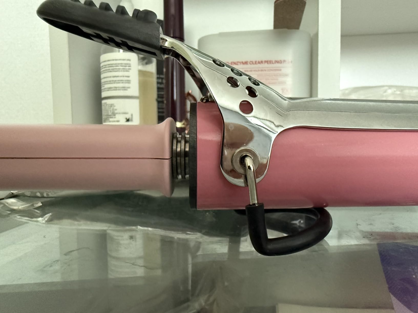 VODANA Professional GlamWave Ceramic Curling Iron, Long-Lasting Natural Curls, Instant Heat, Hair Curler, Curling Wand, Available in USA (1.6 inch, White) customer photo 1